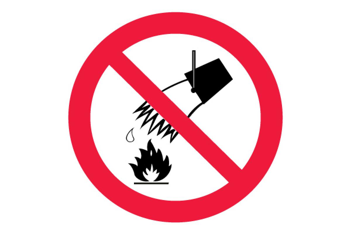 Знак можно нельзя. Знаки пожарной безопасности запрещается тушить водой. Р04 знак безопасности. Знак р04 запрещается тушить водой. Знак запрещается туши ь водой.